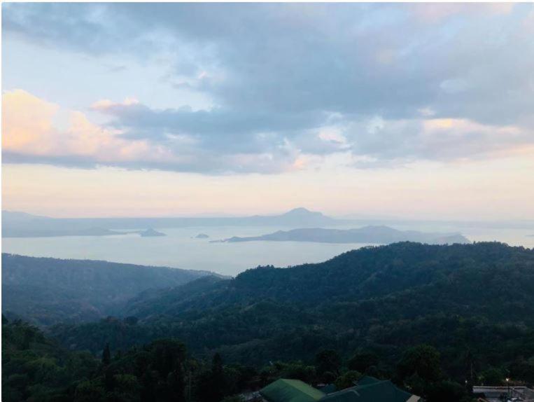 Cityland Tagaytay Taal Lake View City View Free Pool Parking Studios With Balcony Are City View Tagaytay City Zewnętrze zdjęcie