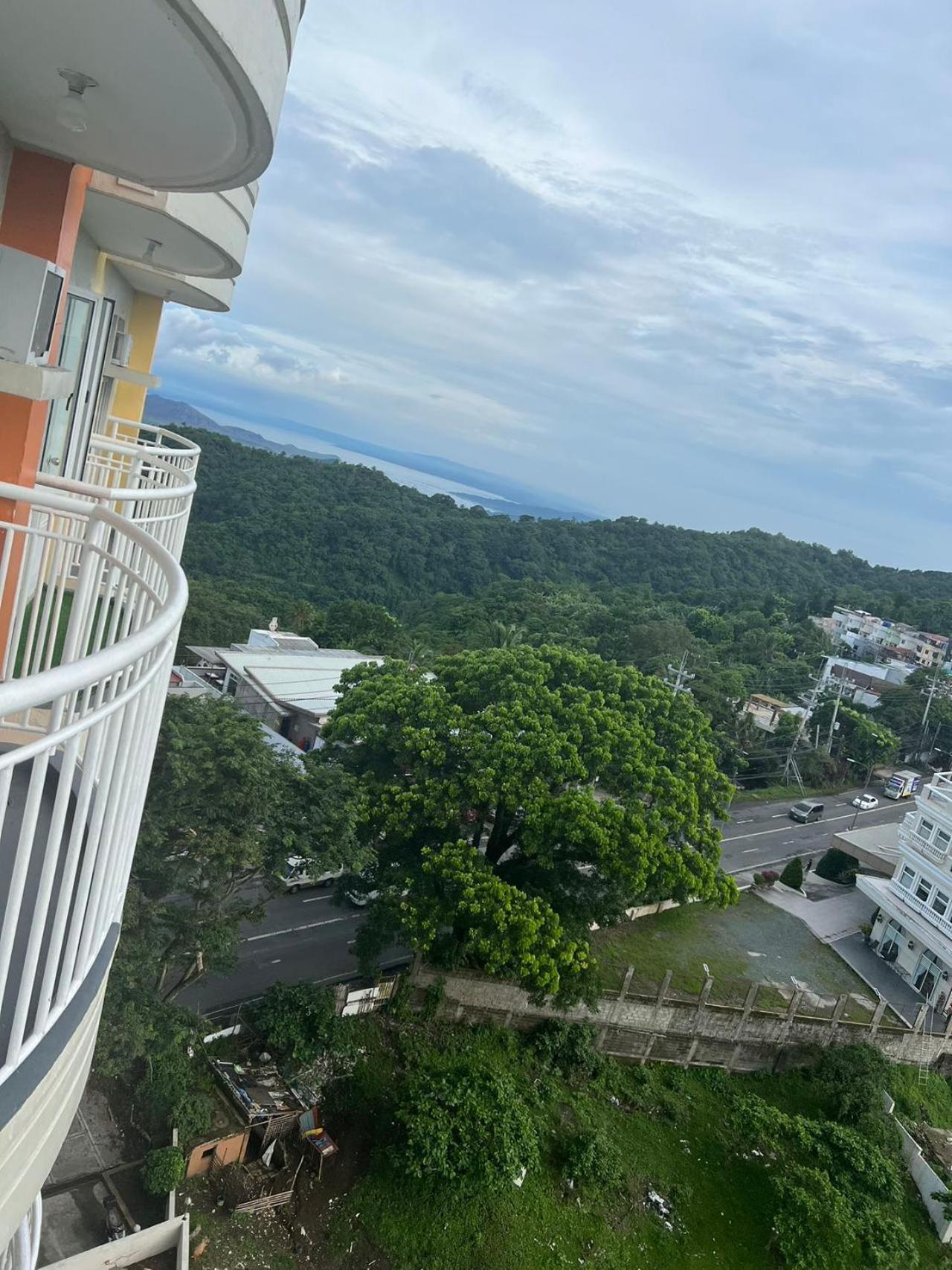 Cityland Tagaytay Taal Lake View City View Free Pool Parking Studios With Balcony Are City View Tagaytay City Zewnętrze zdjęcie